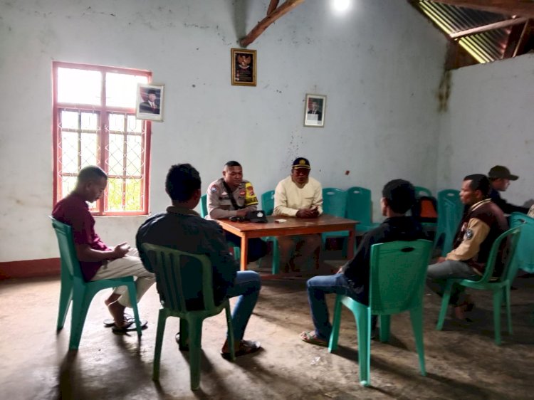 Bhabinkamtibmas Polres Manggarai Perkuat Sinergi dengan Pemerintah Kecamatan untuk Petakan Kerawanan Kamtibmas Jelang Pilkades