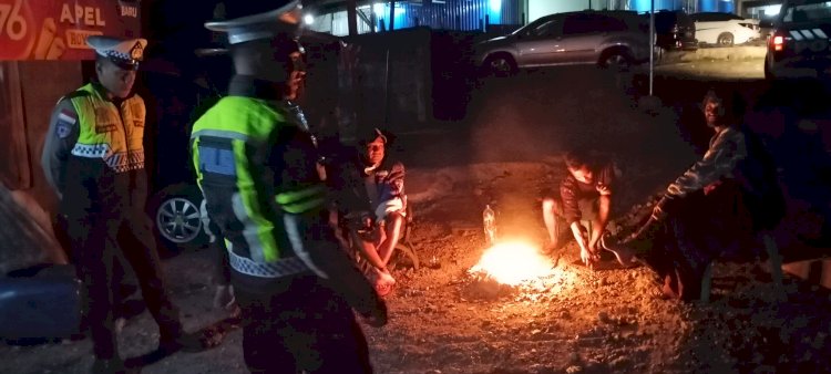 KOMITMEN JAGA KAMSELTIBCAR LANTAS, SATUAN LALU LINTAS POLRES MANGGARAI TINGKATKAN PATROLI MALAM ANTISIPASI BALAP LIAR DAN LAKA LANTAS