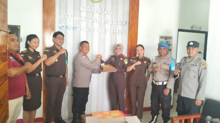 PERKUAT SINERGITAS ANTAR-LEMBAGA, KAPOLSEK REO POLRES MANGGARAI SILATURAHMI KE KANTOR KEJAKSAAN NEGERI MANGGARAI DI REO