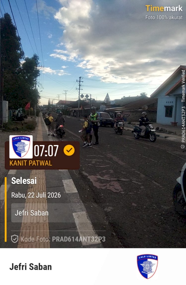 Satlantas Polres Manggarai Laksanakan Pengaturan Lalu Lintas Pagi Demi Kelancaran Aktivitas Masyarakat