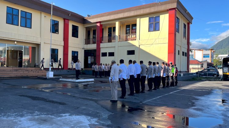 PENGABDIAN POLRI YANG PRESISI TERUS DIKUATKAN, WAKA POLRES MANGGARAI PIMPIN APEL PAGI, TEKANKAN PENTINGNYA MENJAGA KESEHATAN DAN KEBERSIHAN MAKO