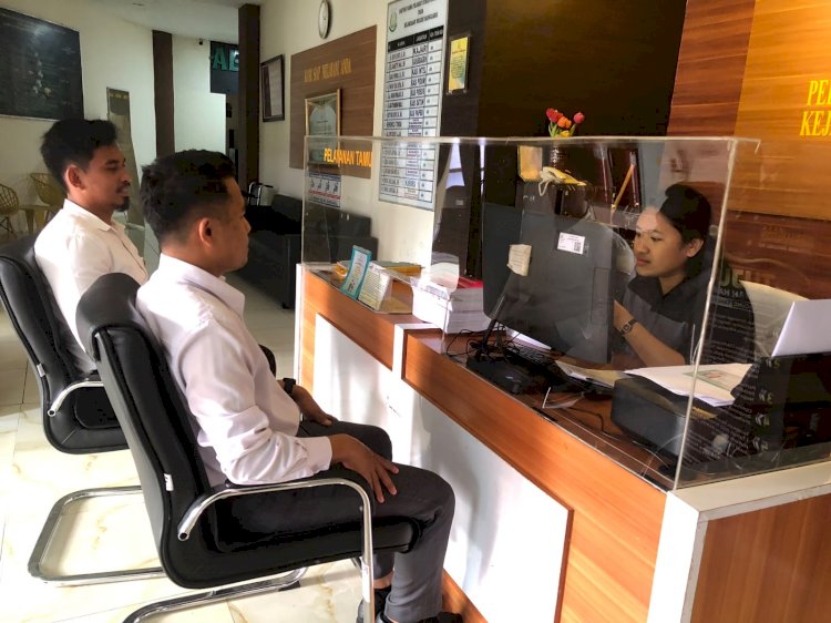 WUJUDKAN PROFESIONALITAS DAN KEPASTIAN HUKUM, SATRESKRIM POLRES MANGGARAI SERAHKAN BERKAS PERKARA PENYALAHGUNAAN BBM BERSUBSIDI KE KEJAKSAAN NEGERI MANGGARAI