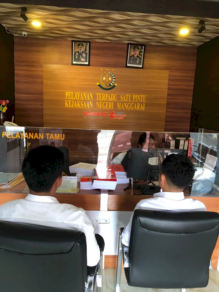 WUJUDKAN PROFESIONALITAS DAN KEPASTIAN HUKUM, SATRESKRIM POLRES MANGGARAI SERAHKAN BERKAS PERKARA PENYALAHGUNAAN BBM BERSUBSIDI KE KEJAKSAAN NEGERI MANGGARAI