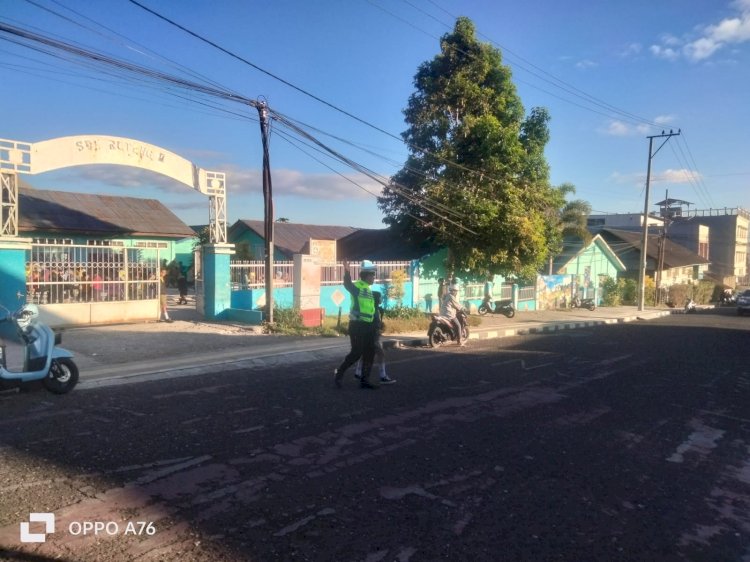 Satlantas Polres Manggarai Laksanakan Pengaturan Pagi Demi Kelancaran Aktivitas Masyarakat