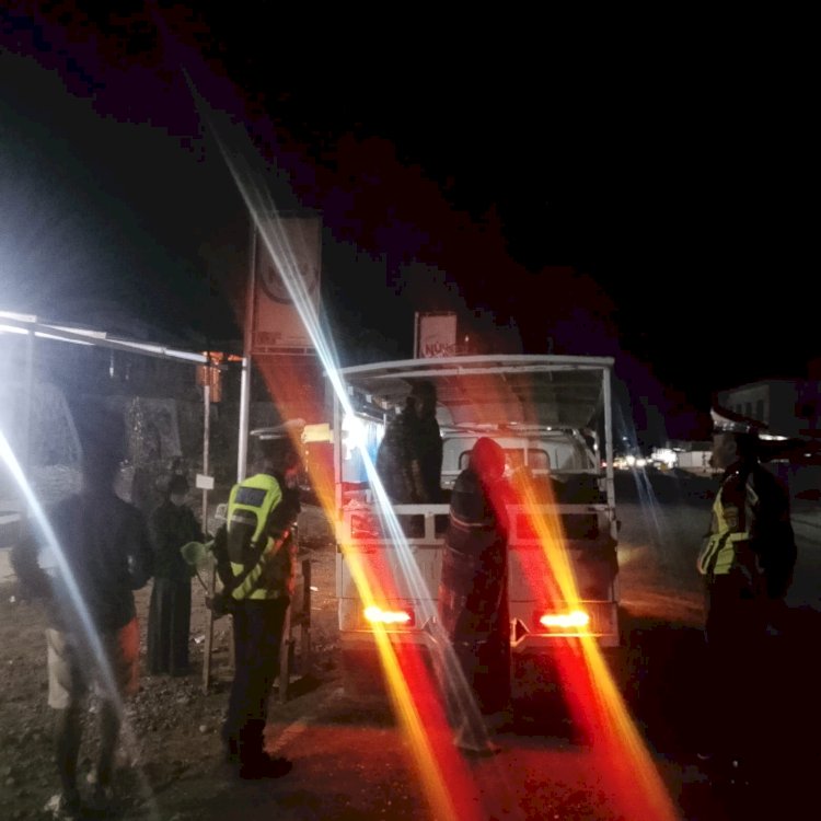 Patroli Malam dengan Pendekatan Tegur, Sapa, Salam, Satlantas Polres Manggarai Cegah Pelanggaran Lalu Lintas