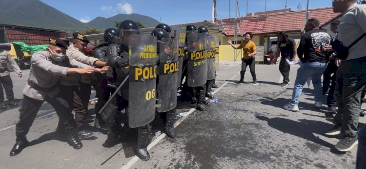 Polres Manggarai Gelar Simulasi Sispamkota, Tingkatkan Kesiapsiagaan Personel Hadapi Berbagai Potensi Gangguan Kamtibmas