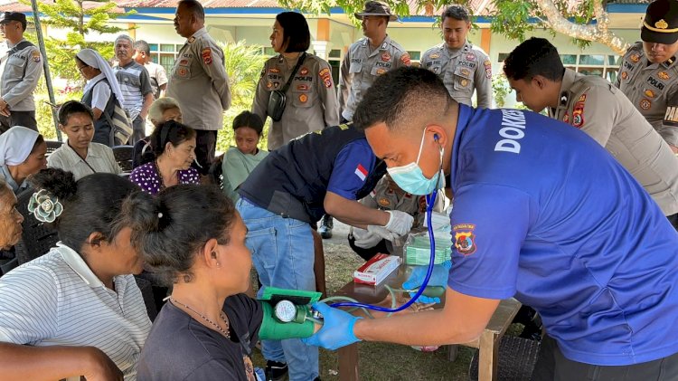 Polres Manggarai Salurkan Bantuan dan Layanan Kesehatan bagi Warga Terdampak Gempa di Desa Poco