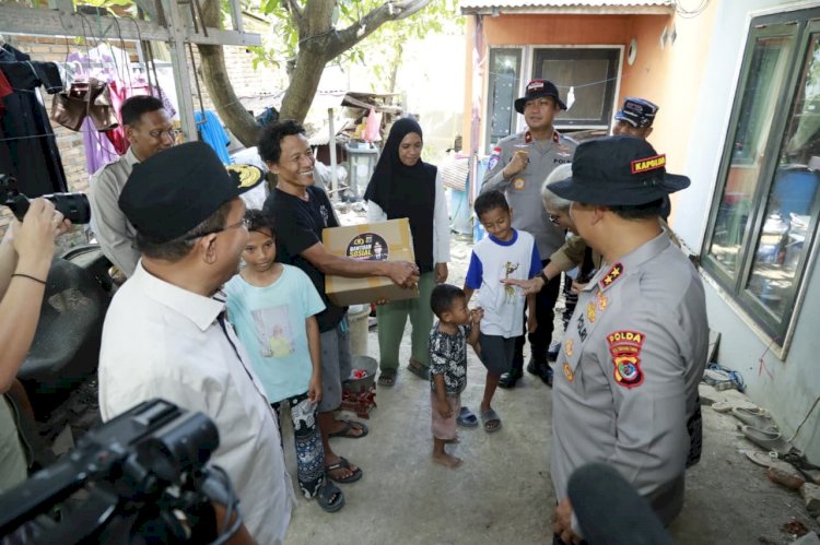 Kapolda NTT Tinjau Rumah Warga Terdampak Gempa, Salurkan Bantuan Sosial*