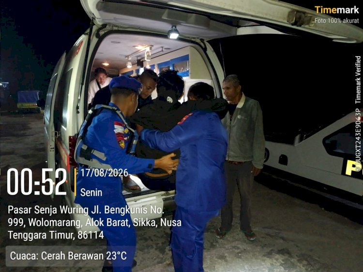 Bhabinkamtibmas dan Personel Polairud Polda NTT Evakuasi Dua Korban Luka Berat Gempa di Palue ke RS TC Hillers Maumere