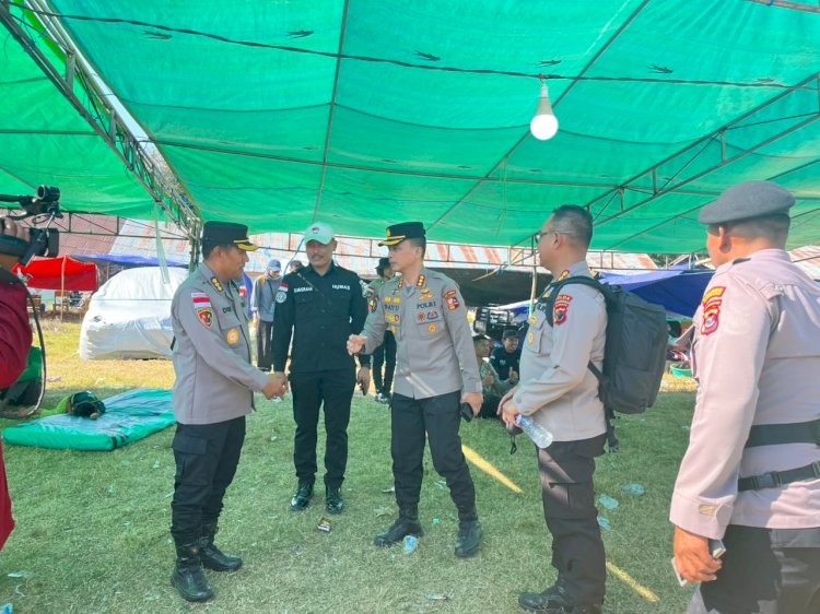 Datangi, Lihat dan Dengarkan, Tim Div Humas Polri Hadir di Posko Pengungsian Korban Gempa Bumi di Barangkolong Reo