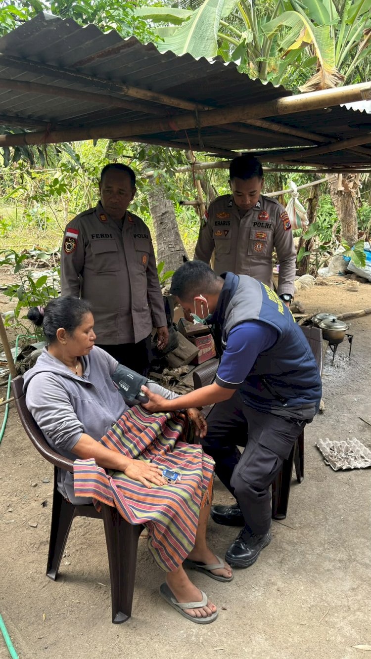 SIDOKES POLRES MANGGARAI LAKUKAN EMERGENCY CALL WARGA SESAK NAPAS KORBAN TERDAMPAK GEMPA BUMI DI REO