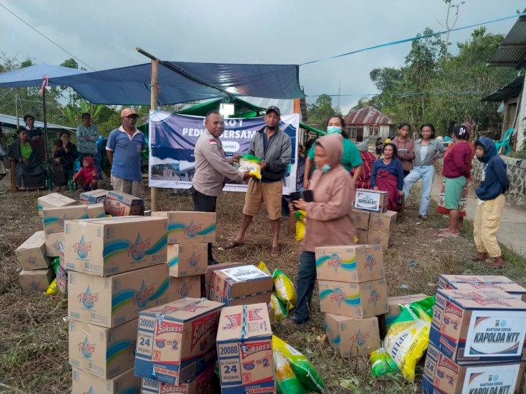 BENTUK KEPEDULIAN PASCA GEMPA M 7,7 SR, POLRES MANGGARAI SALURKAN BANTUAN  POLRI UNTUK KORBAN GEMPA BUMI  DI MANGGARAI