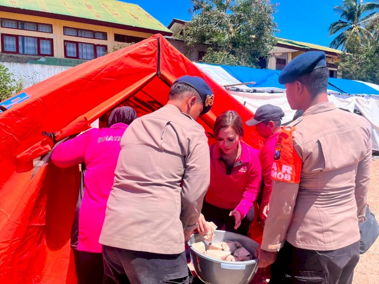 Polres Manggarai Hadir di Tengah Penyintas Bencana melalui Aksi Sosial Bhayangkari