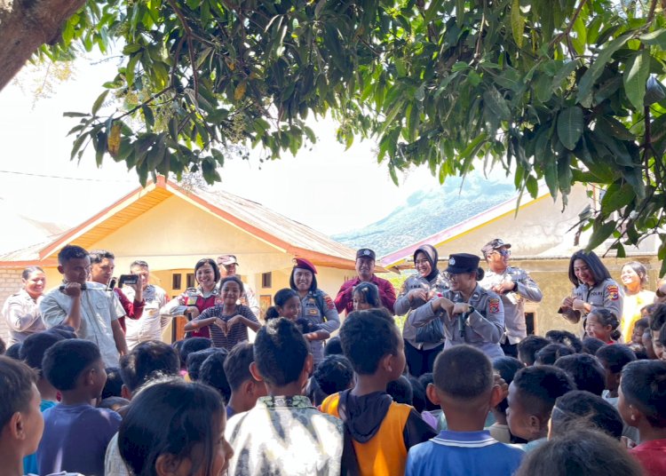 Hadir dan Peduli, Polres Manggarai Ciptakan Keceriaan bagi Anak-Anak Penyintas Gempa