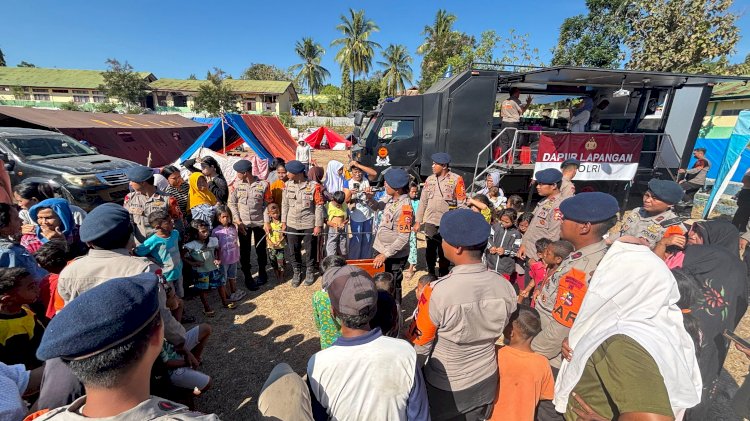 KORP BRIMOB KELAPA DUA LAKUKAN TRAUMA HEALING DI POSKO BARANG KOLONG REO, BANTU PULIHKAN PSIKOLOGIS ANAK PASCA GEMPA FLORES