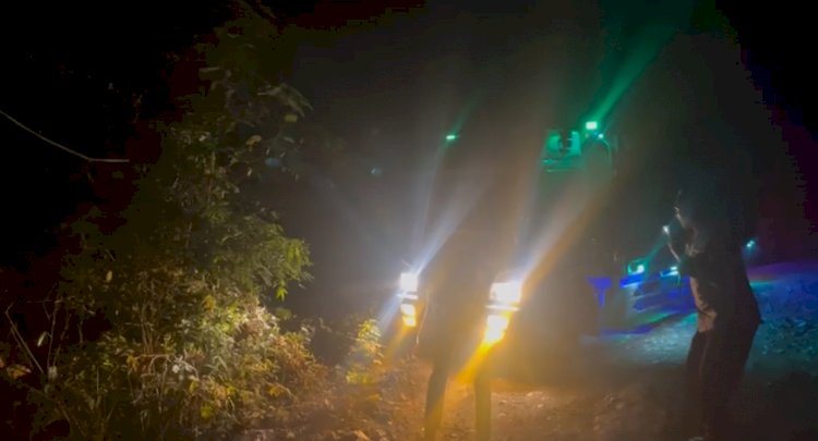 Bergerak Tanpa Kenal Lelah, Sat Samapta Polres Manggarai Salurkan Bantuan Melalui Medan Terjal hingga Larut Malam ke Reo Barat