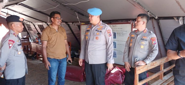 KABIDPROPAM POLDA NTT LAKUKAN PENGAWASAN PERSONEL DI POSKO PENGUNGSIAN BARANG KOLO
