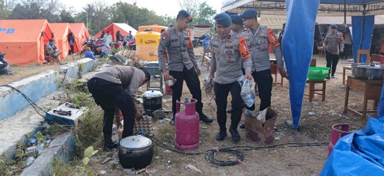 Kapolsek Reo Pantau Langsung Aktivitas Personel Polri dan Kondisi Pengungsi Pascagempa di Barang Kolo
