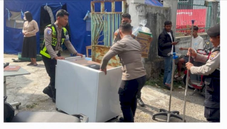 KAPOLRES MANGGARAI TURUN LANGSUNG BANTU PEMINDAHAN FASILITAS RSUD RUTENG KE RUMAH SAKIT LAPANGAN