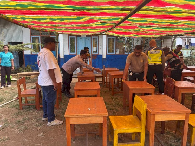 WUJUDKAN PROSES BELAJAR MENGAJAR KEMBALI BERJALAN PASCA GEMPA, POLRES MANGGARAI KERAHKAN PERSONEL MENDIRIKAN TENDA BELAJAR DI SEKOLAH
