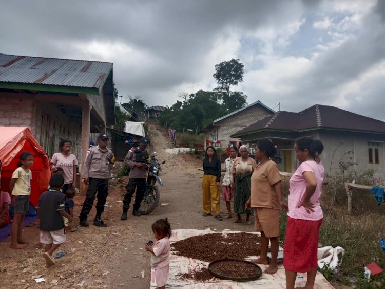 Bhabinkamtibmas Polres Manggarai Data Tenda Pengungsian Mandiri di Tiga Desa Kecamatan Lelak