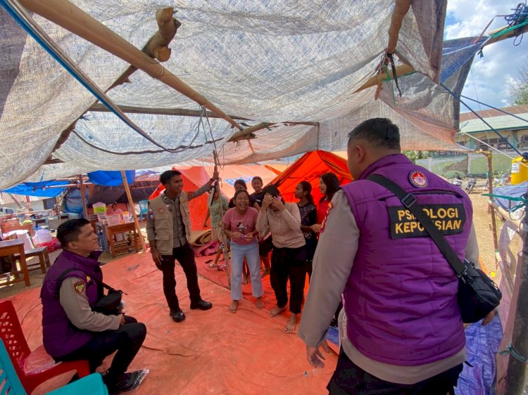 Polres Manggarai Hadir Pulihkan Trauma Anak Penyintas Gempa Bumi Melalui Trauma Healing di Kampung Nunang