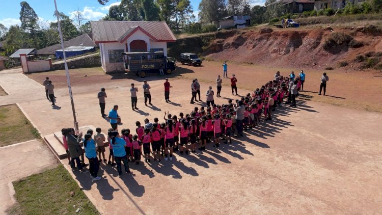 Kapolres Manggarai Pimpin Trauma Healing dan Pelayanan Kesehatan Gratis bagi Anak-Anak SDI Mbongos