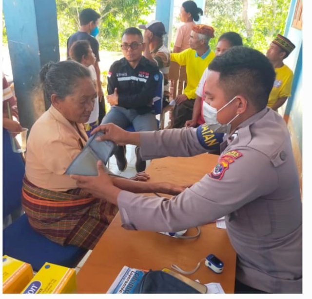 POLRES MANGGARAI BERIKAN PELAYANAN KESEHATAN GRATIS BAGI MASYARAKAT TERDAMPAK GEMPA BUMI