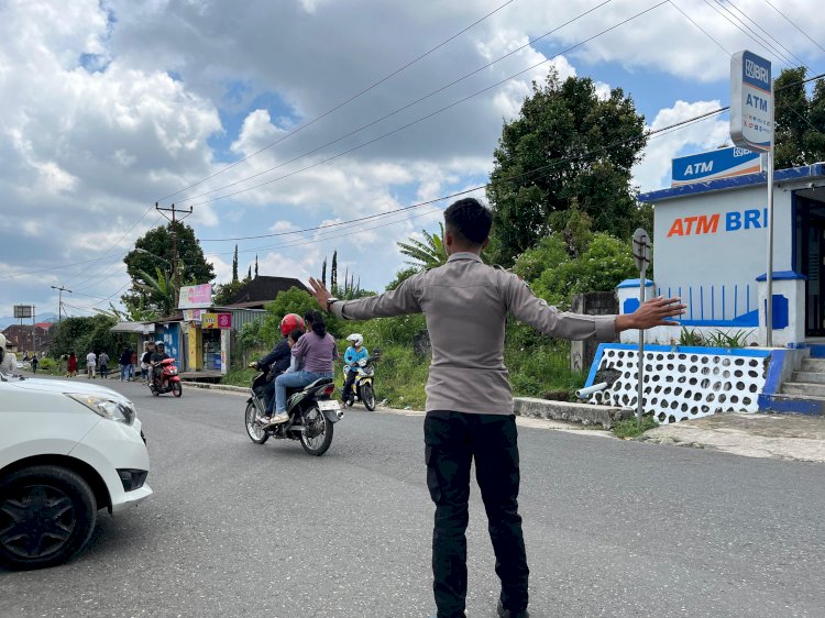 Polres Manggarai Laksanakan Pengamanan Ibadah Hari Minggu, Wujud Kehadiran Polri Berikan Rasa Aman kepada Masyarakat