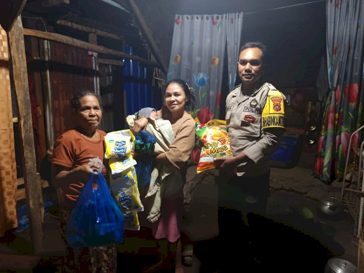 Polri Salurkan Bantuan Kebutuhan Pokok kepada Warga Terdampak Gempa di Kelurahan Carep