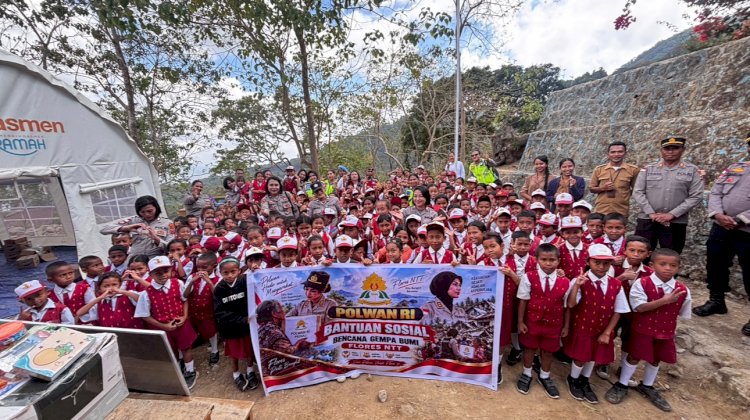 POLWAN POLRES MANGGARAI  SALURKAN BANTUAN POLWAN REPUBLIK INDONESIA , HADIRKAN SENYUM ANAK-ANAK KORBAN GEMPA DAN GELAR TRAUMA HEALING DI SDK GAPONG