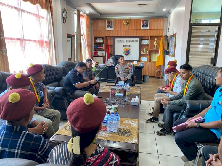 KAPOLRES MANGGARAI TERIMA AUDIENS PENGURUS BARU PMKRI, BAHAS PERKEMBANGAN PENANGANAN KASUS KEMATIAN RESTINA TIJA