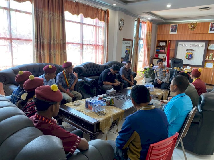 KAPOLRES MANGGARAI TERIMA AUDIENS PENGURUS BARU PMKRI, BAHAS PERKEMBANGAN PENANGANAN KASUS KEMATIAN RESTINA TIJA