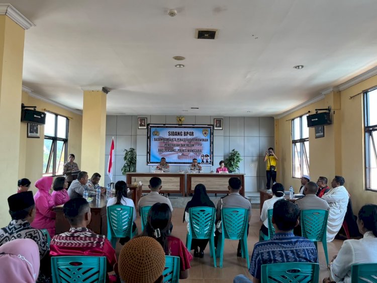 SIDANG BP4R POLRES MANGGARAI, WAKA POLRES TEKANKAN PENTINGNYA KOMUNIKASI DAN KETERBUKAAN DALAM MEMBINA RUMAH TANGGA