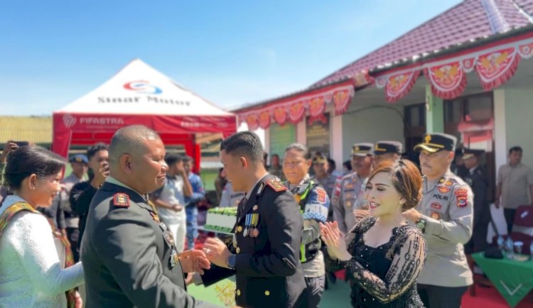 SPESIAL KUE HUT TNI KE-81, POLRES MANGGARAI PERKUAT SINERGITAS TNI-POLRI