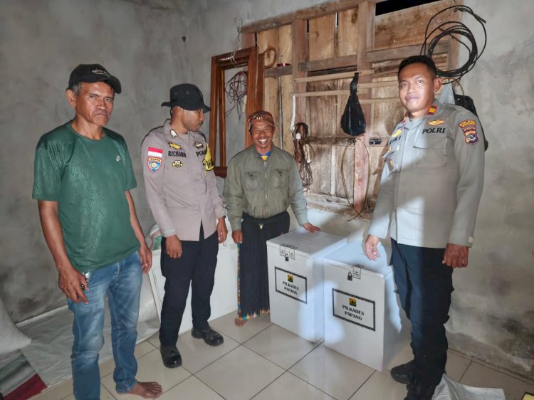 POLSEK SATARMESE LAKSANAKAN PENGECEKAN DAN PENGAMANAN LOGISTIK PILKADES DESA PAPANG, PASTIKAN SITUASI TETAP AMAN DAN KONDUSIF