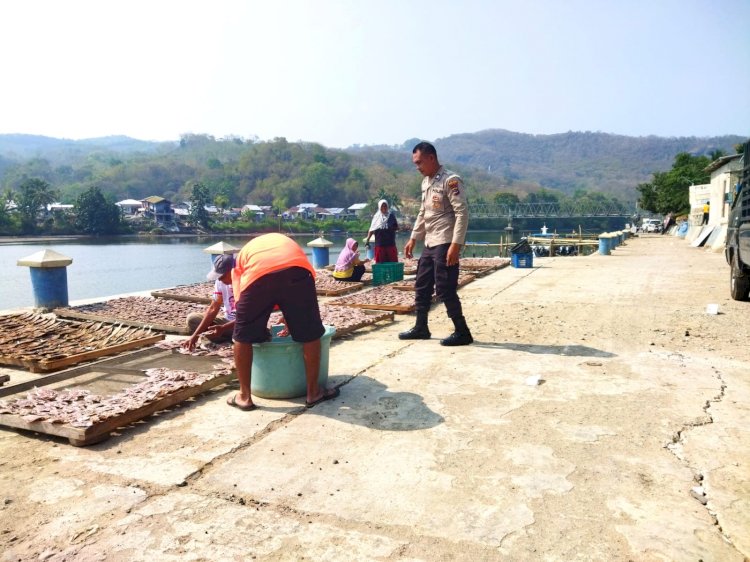 Satpolairud Polres Manggarai Gelar Patroli KRYD di Pesisir Wae Pesi, Imbau Nelayan Waspadai Gempa Susulan dan Potensi Tsunami