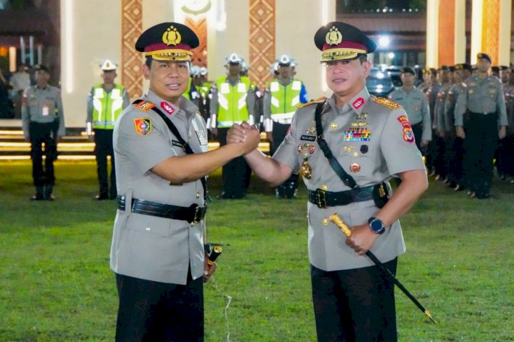 Penyerahan Pataka Catya Turangga Wira Sakti Tandai Pergantian Kepemimpinan Polda NTT dari Komjen Pol. Dr. Rudi Darmoko, S.I.K., M.Si. kepada Irjen Pol. Reza Arief Dewanto, S.I.K.*