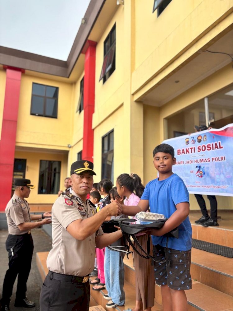 SAMBUT HUT KE-75 HUMAS POLRI, POLRES MANGGARAI HADIRKAN SEMANGAT BELAJAR BAGI ANAK RBC MELALUI BANTUAN SEPATU DAN PERLENGKAPAN SEKOLAH