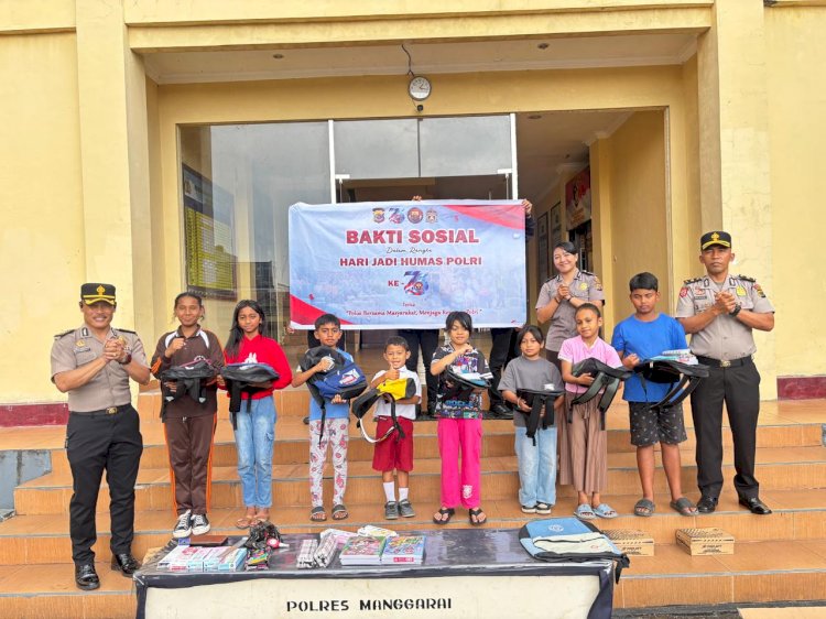 SAMBUT HUT KE-75 HUMAS POLRI, POLRES MANGGARAI HADIRKAN SEMANGAT BELAJAR BAGI ANAK RBC MELALUI BANTUAN SEPATU DAN PERLENGKAPAN SEKOLAH
