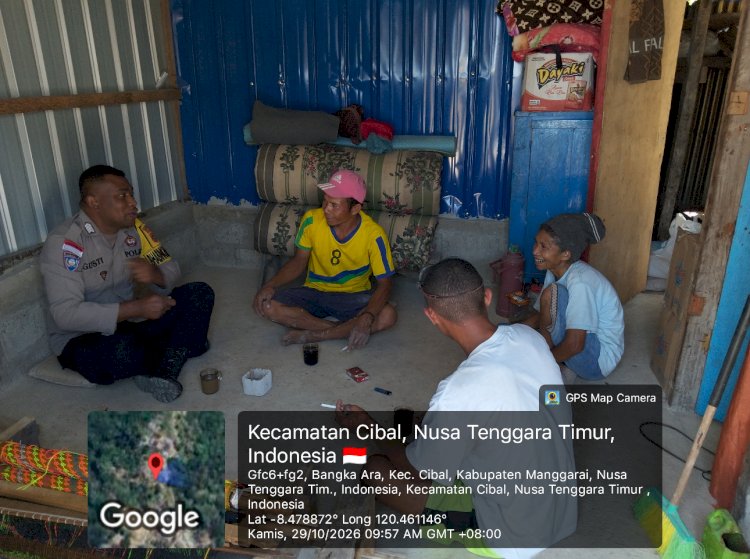 CEGAH PERJUDIAN ONLINE DAN PENIPUAN DIGITAL, BHABINKAMTIBMAS POLSEK CIBAL BARAT SAMBANG WARGA SAMPAIKAN EDUKASI KAMTIBMAS
