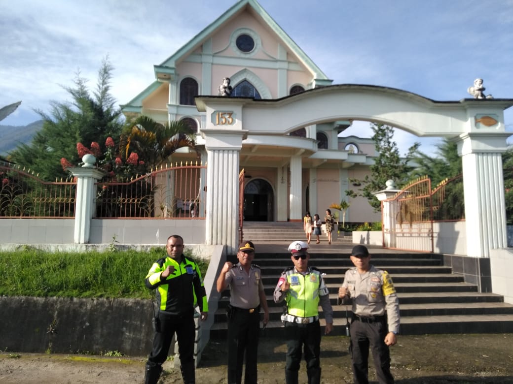 Personil Polres Manggarai, Rutin Berikan Pelayanan Pengamanan di Gereja