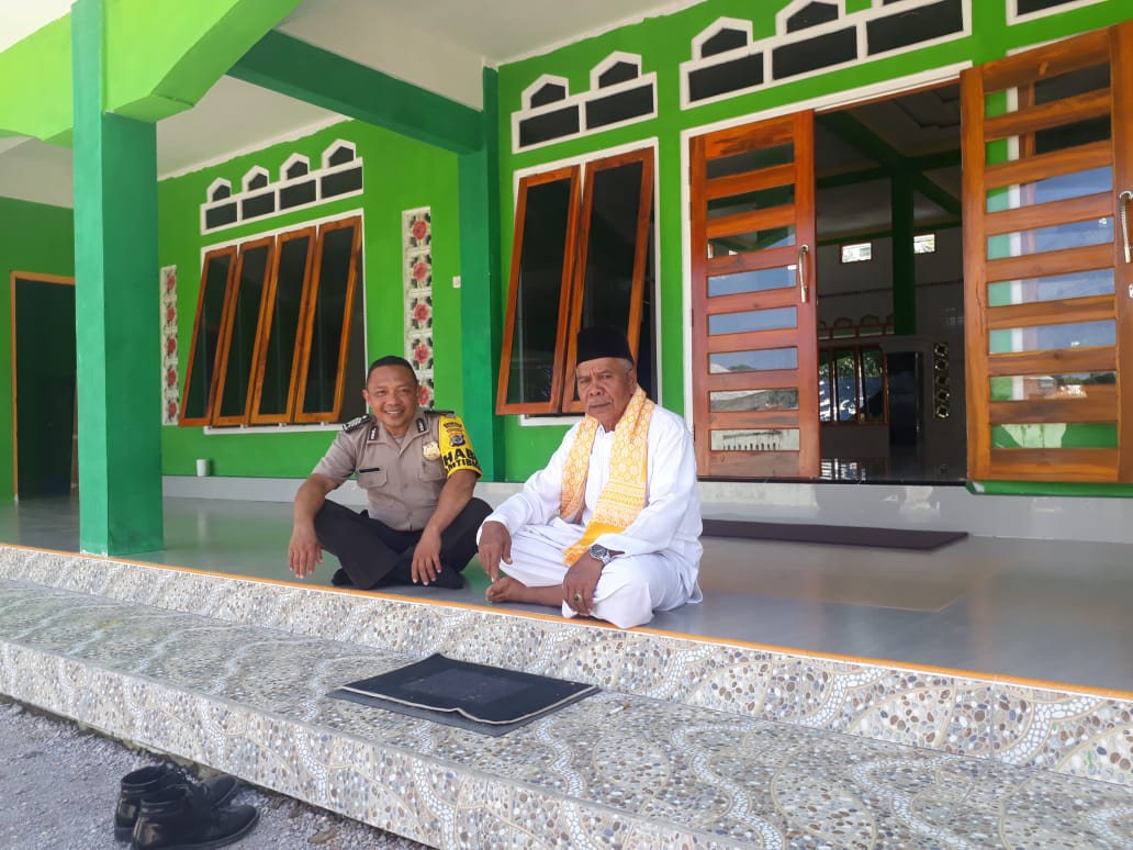 Jalin Silaturahmi || Bhabinkamtibmas Kelurahan Rana Loba Sambangi Imam Masjid