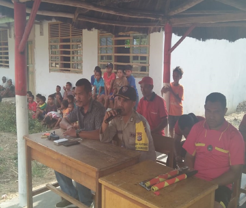 Cipta Suasana Kondusif | Bhabinkamtibmas Desa Nampar Tabang, laksanakan pengamanan Bola Kaki