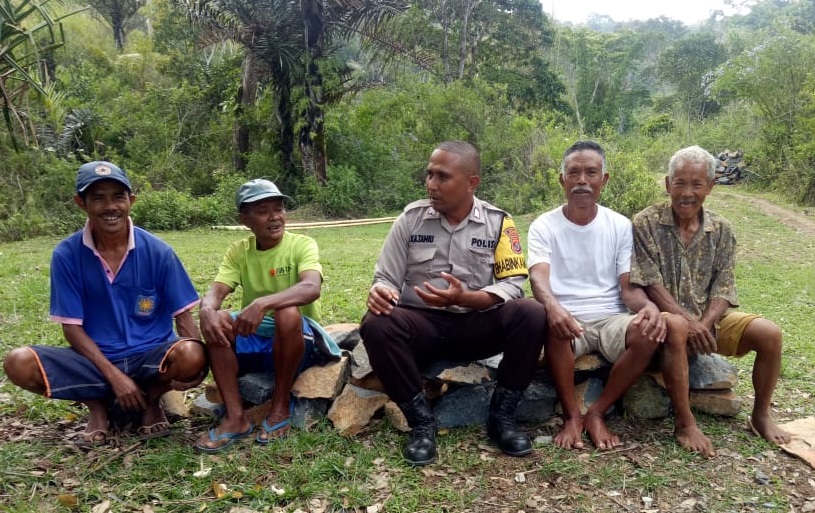Wujud Rasa Kebersamaan | Bhabinkamtibmas Desa Meler Sambangi Warga Binaannya