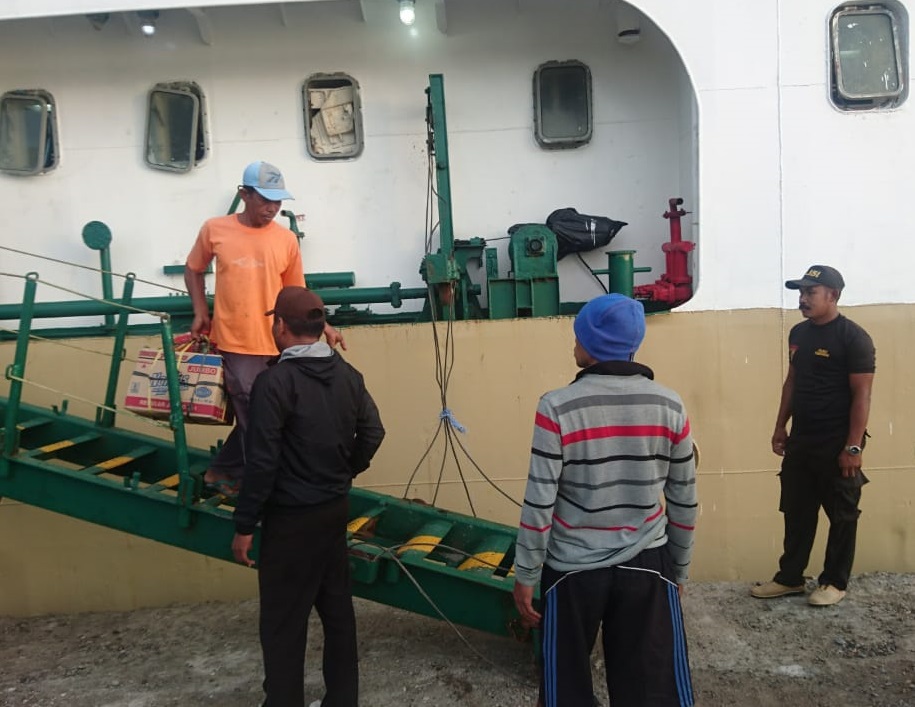 KP3 Laut kedindi Polsek Reo Pam Rutin Keberangkatan dan Kedatangan Kapal Penumpang